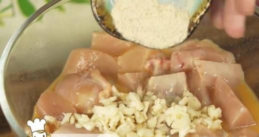 做好的盐酥鸡不仅外观好看而且外酥里嫩,好吃到你停不下来