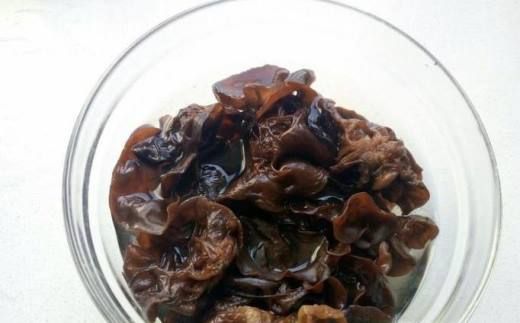 三者加黄瓜同炒,营养滋补,味美鲜香,是一道可口的美味佳肴