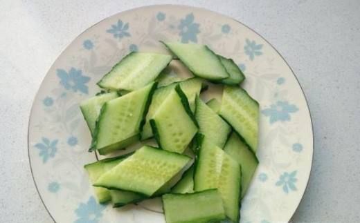 三者加黄瓜同炒,营养滋补,味美鲜香,是一道可口的美味佳肴