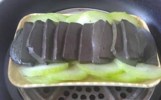 冬瓜和牛血都是家常的普通食材,做出来的成品味道非常棒