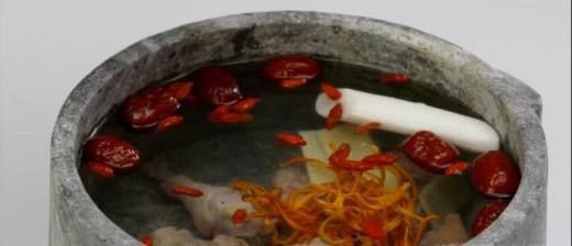 母鸡1只、矿泉水2