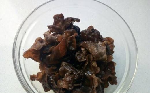 三者加黄瓜同炒,营养滋补,味美鲜香,是一道可口的美味佳肴