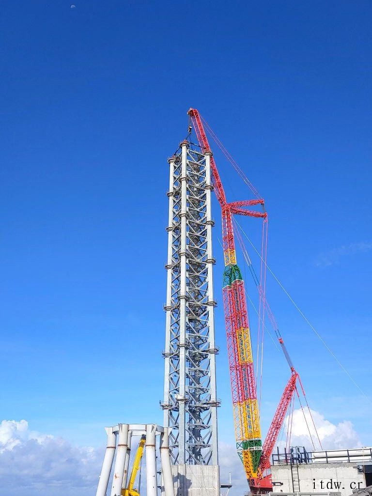 马斯克公布 SpaceX 超重型火箭最新进展,造型科幻