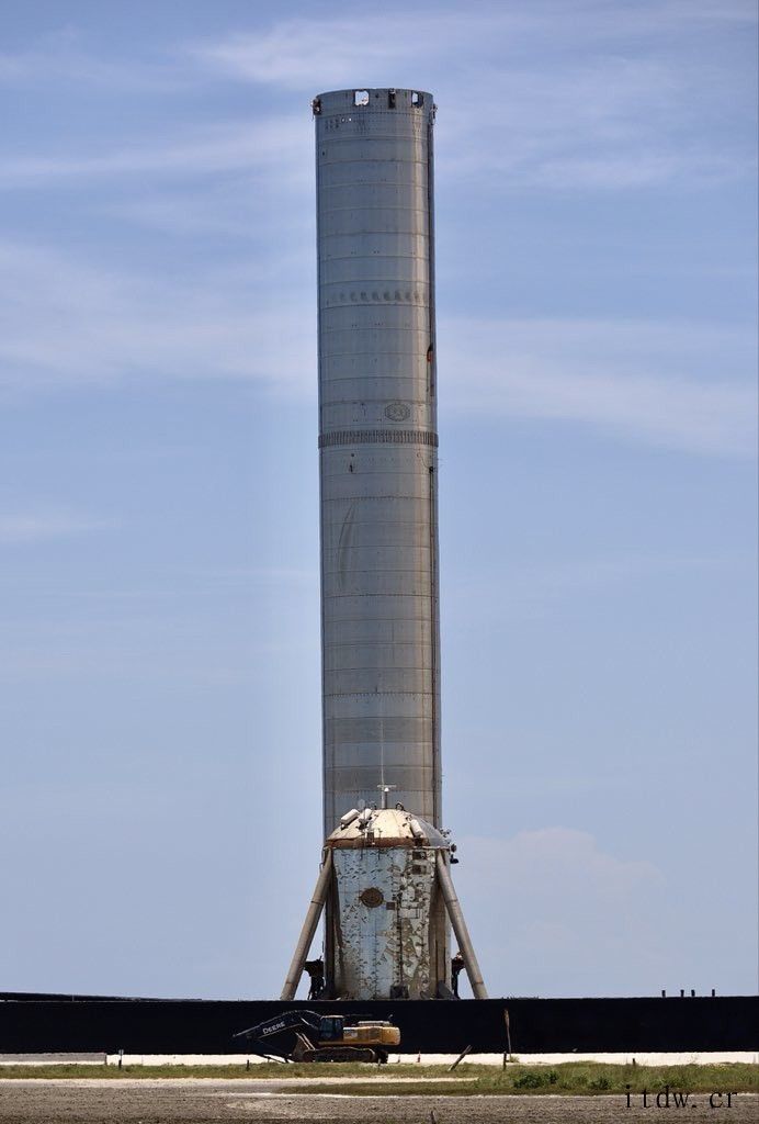 马斯克公布 SpaceX 超重型火箭最新进展,造型科幻