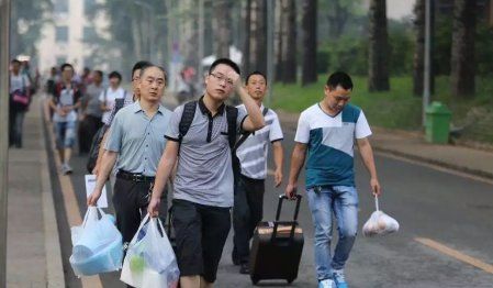 大学录取后什么时候交学费2022