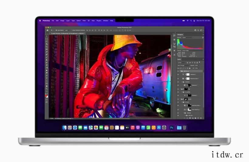 2021 款 MacBook Pro 搭载夏普定制屏,苹果技