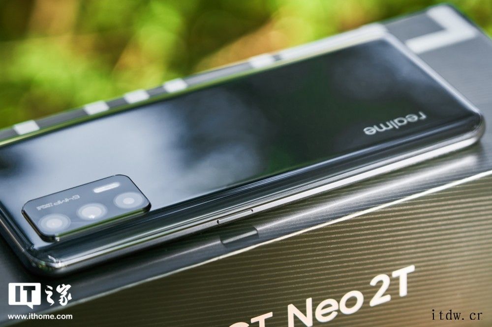 【IT之家开箱】realme 真我 GT Neo2T 图赏: