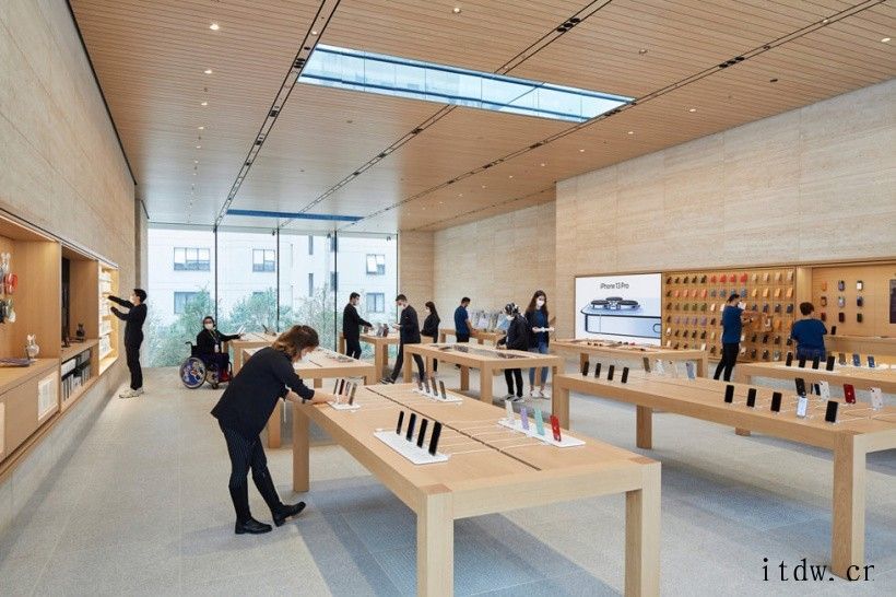 苹果全新Apple Store 落地伊斯坦布尔,还拥有树木林