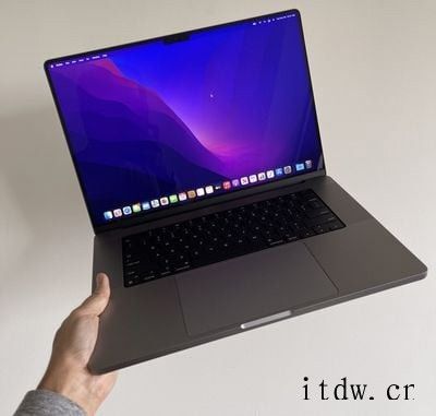 新西兰等地用户已拿到苹果首批新款 MacBook Pro 1