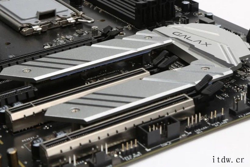 影驰 Z690 金属大师主板、GAMER RGB DDR5 