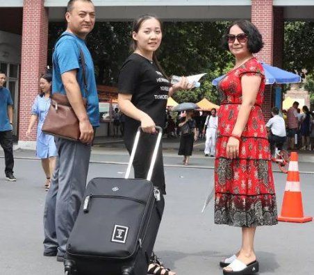 大学录取后什么时候交学费2022