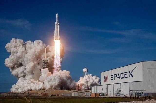 SpaceX 重型猎鹰火箭明年至少发射升空 5 次