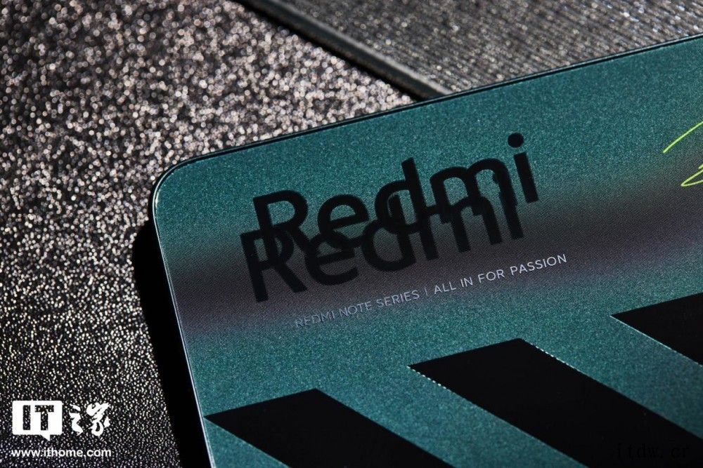 小米视频演示 Redmi Logo 全息悬浮工艺:11 万个
