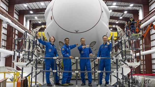 SpaceX公司完成第三艘载人飞船发射,美德四名宇航员奔赴太