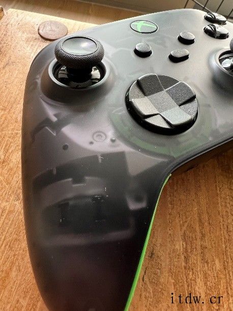 Xbox 20 周年纪念手柄内含彩蛋:印有微软游戏部门总负责