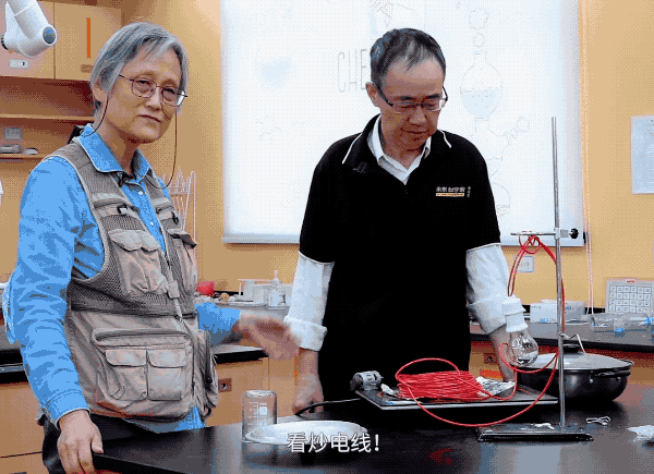 72岁奶奶在抖音、快手教物理火了,百万粉丝追更,还来到了B站