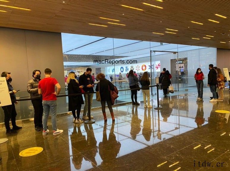 苹果官网在土耳其暂停销售后,Apple Store 也把顾客