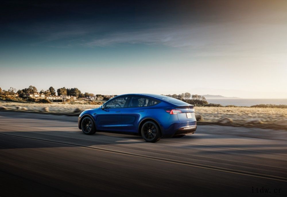 特斯拉 Model Y 高性能版国内开启交付:3