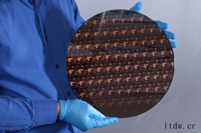 IBM发布“全球首个 2nm 芯片”宣传视频:最小元件比 D
