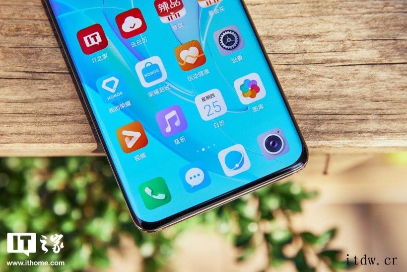 【IT之家评测室】荣耀 60 Pro 首发评测:美学基因浓厚