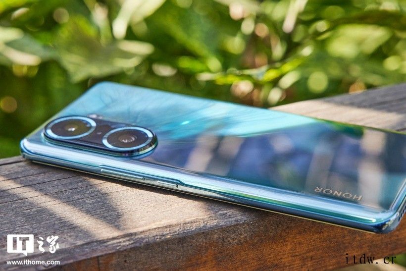 【IT之家开箱】荣耀60、荣耀 60 Pro 图赏:钻彩工艺