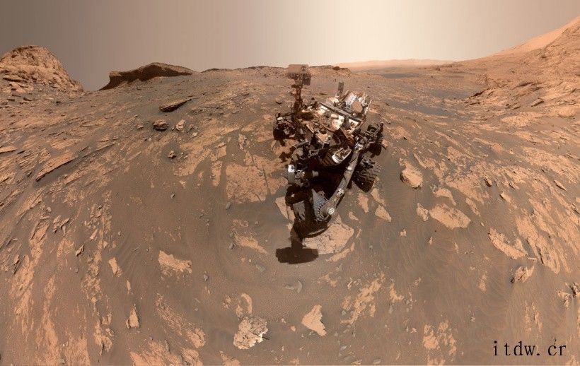 NASA好奇号火星车又自拍,传来新的全景图