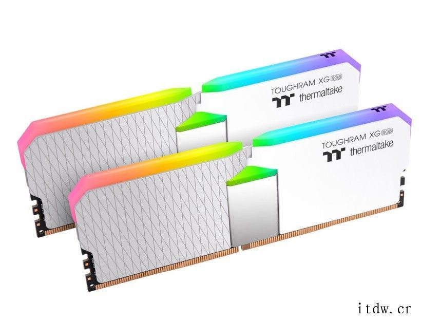 Tt推出 TOUGHRAM XG RGB 白色 DDR4 内