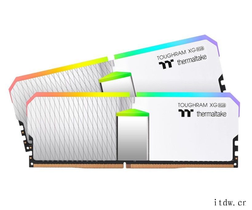 Tt推出 TOUGHRAM XG RGB 白色 DDR4 内
