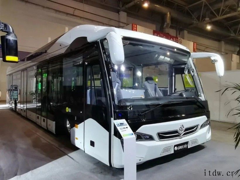 董明珠:格力钛新能源 14 米摆渡车获得机场车辆准入资格