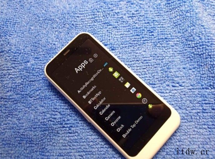 诺基亚 2014 款 Ion Mini 原型机曝光:独特楔形 诺基亚 2014 款 Ion Mini 原型机曝光:独特楔形