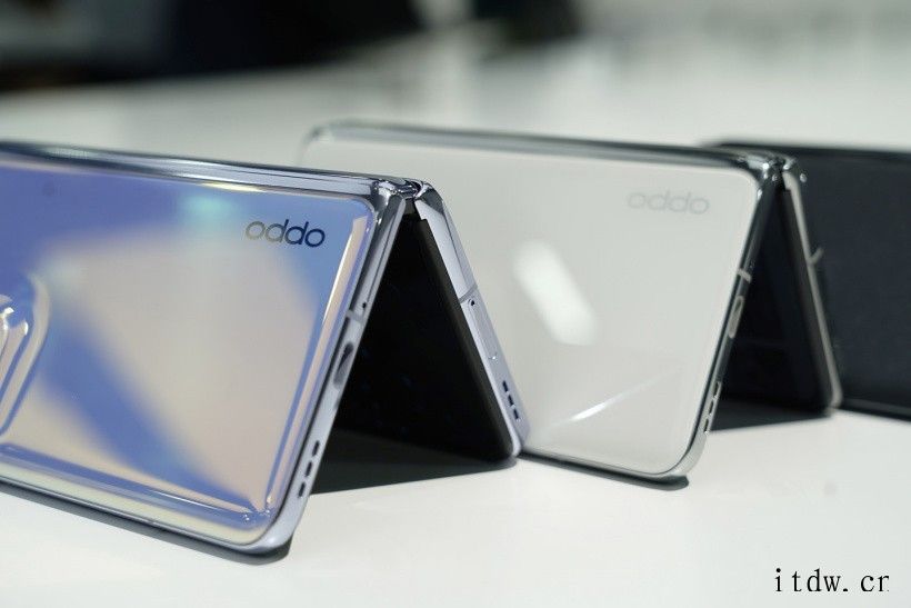 【IT之家开箱】OPPO Find N 折叠旗舰图赏:无缝折