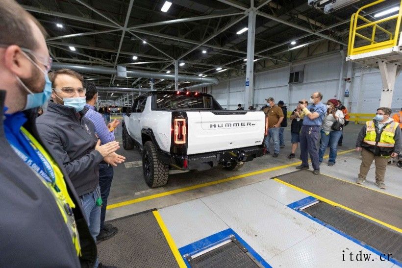 首款电动悍马 Hummer EV Edition 1 交付: