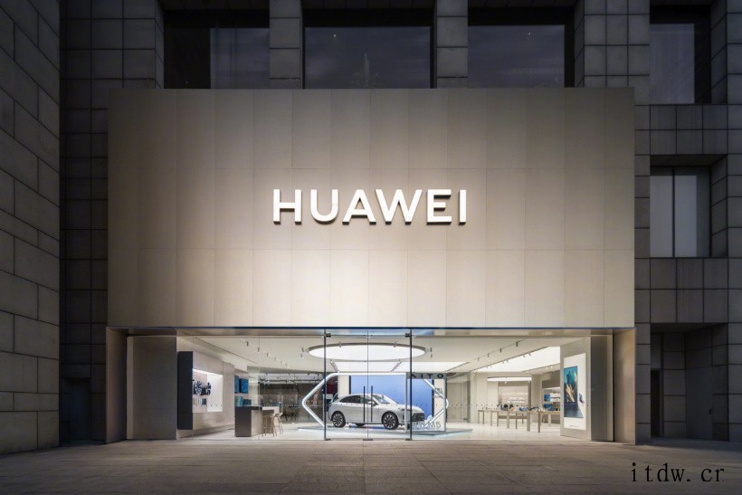 华为首家新概念店正式开业:位于北京银泰 in01,店面设计高