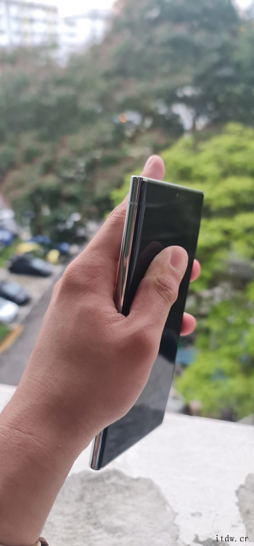 三星 Galaxy S22 Ultra 真机上手照曝光 详情