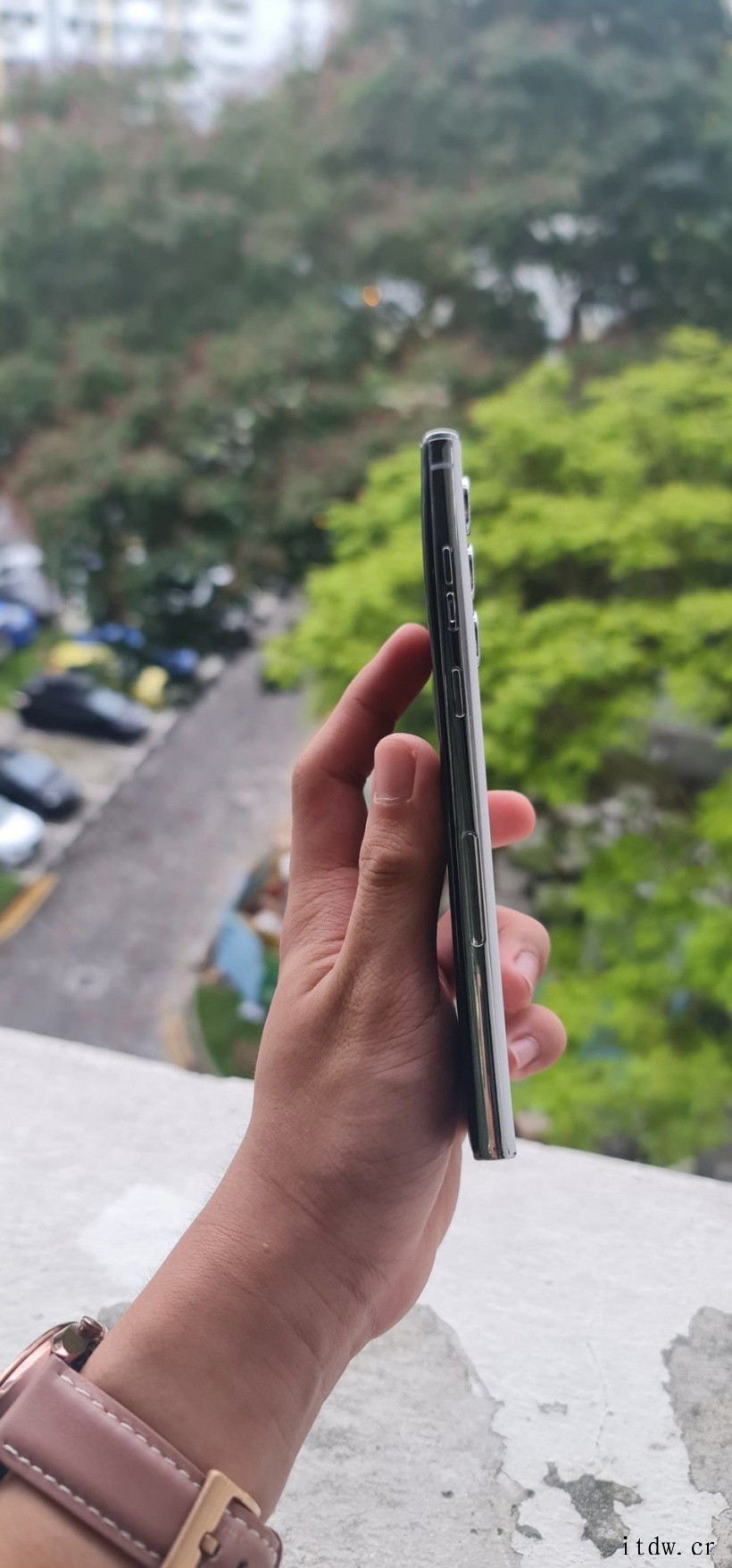 三星 Galaxy S22 Ultra 真机上手照曝光 详情