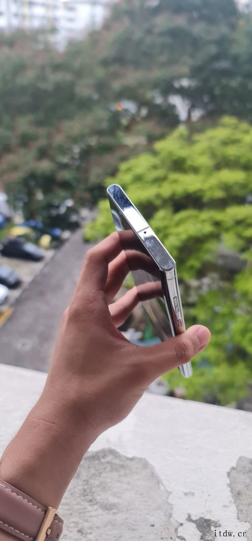 三星 Galaxy S22 Ultra 真机上手照曝光 详情