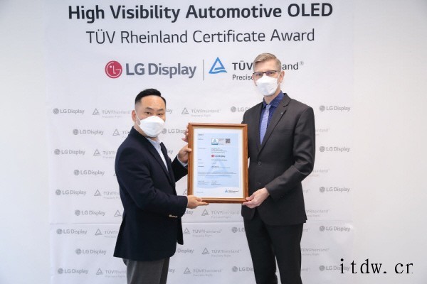 LG 显示车用 OLED 获德国莱茵 TV 认证:零下 40