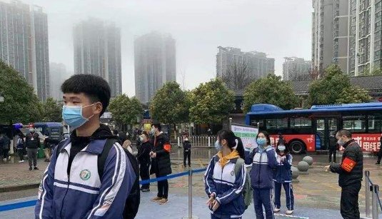开学前14天能去别的地方吗？