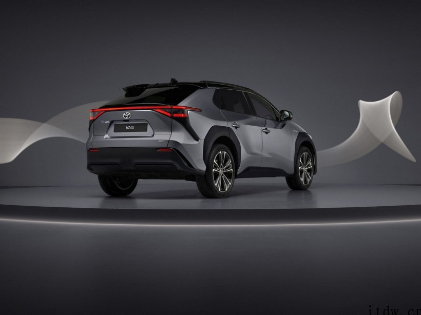 丰田纯电 SUV bZ4X GR Sport 亮相 2022