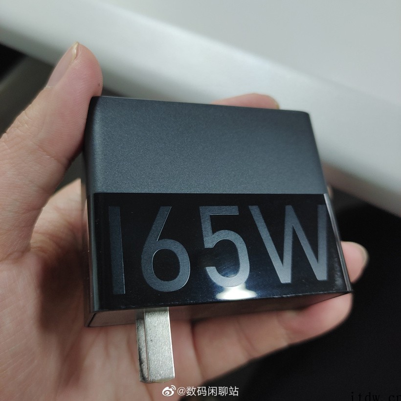 努比亚红魔游戏手机 7 165W 充电器曝光:20V / 8