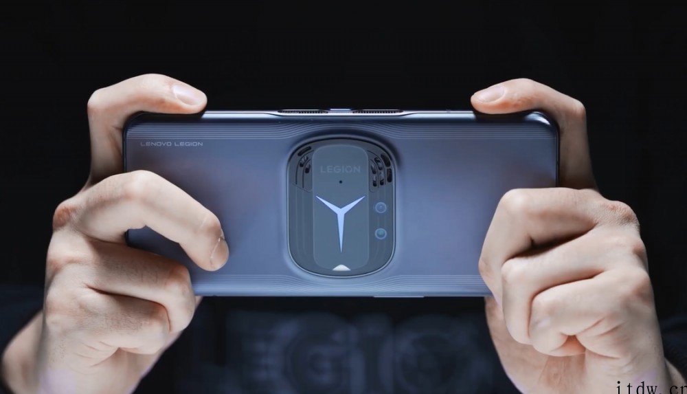 联想拯救者 Y90 电竞手机渲染图曝光:外观极具辨识度,竟还