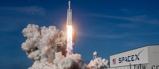 每周一次,SpaceX 计划 2022 年发射 52 次火箭