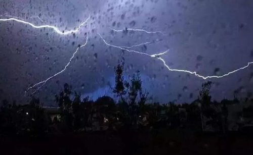 暴雨预警颜色等级有黑色吗？