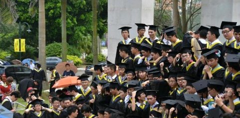 刚毕业大学生先工作还是创业 大学毕业生应该自己创业吗？