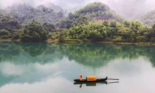 空山不见人的下一句是什么？