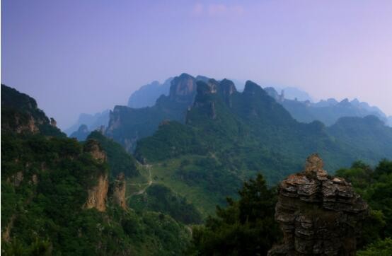 这山望着那山高是什么意思