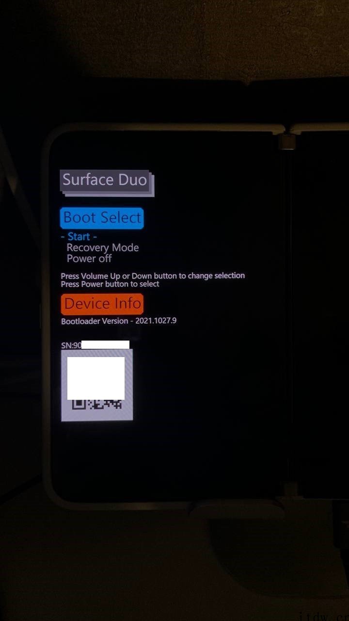 微软 Surface Duo 双屏手机成功启动 Win11 