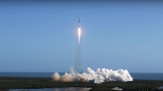 SpaceX 用一枚 11 手火箭发射 46 颗星链卫星并顺