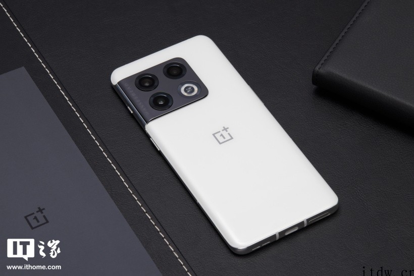 【IT之家开箱】一加 10 Pro 胖达白 512GB 至尊