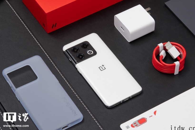 【IT之家开箱】一加 10 Pro 胖达白 512GB 至尊
